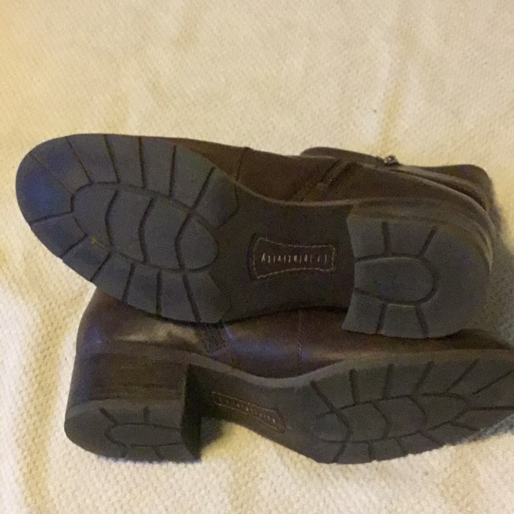 Elegant Leather Brown Ankle Boots - Picture 4 of 6
